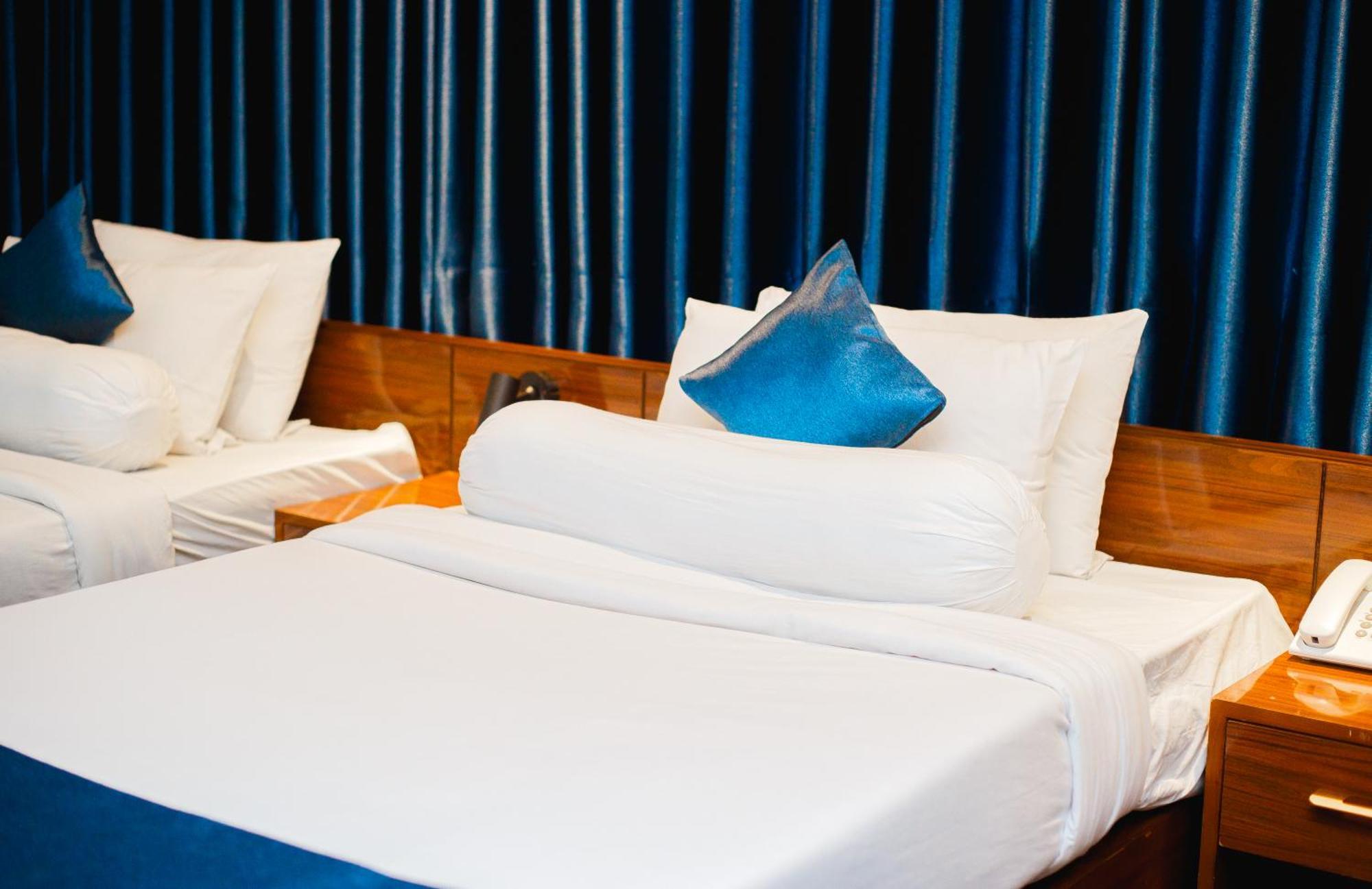 Hotel The Capital Ltd. Dhaka Extérieur photo