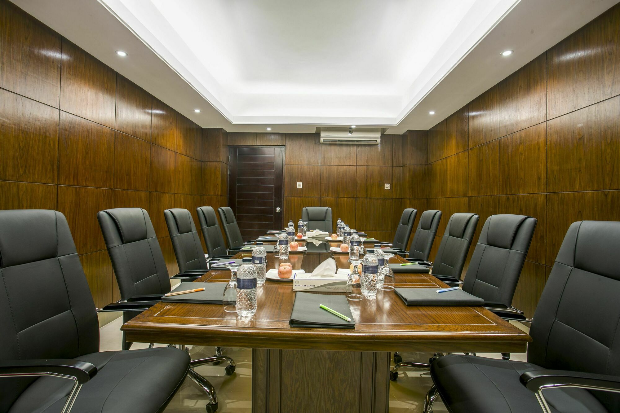 Hotel The Capital Ltd. Dhaka Extérieur photo